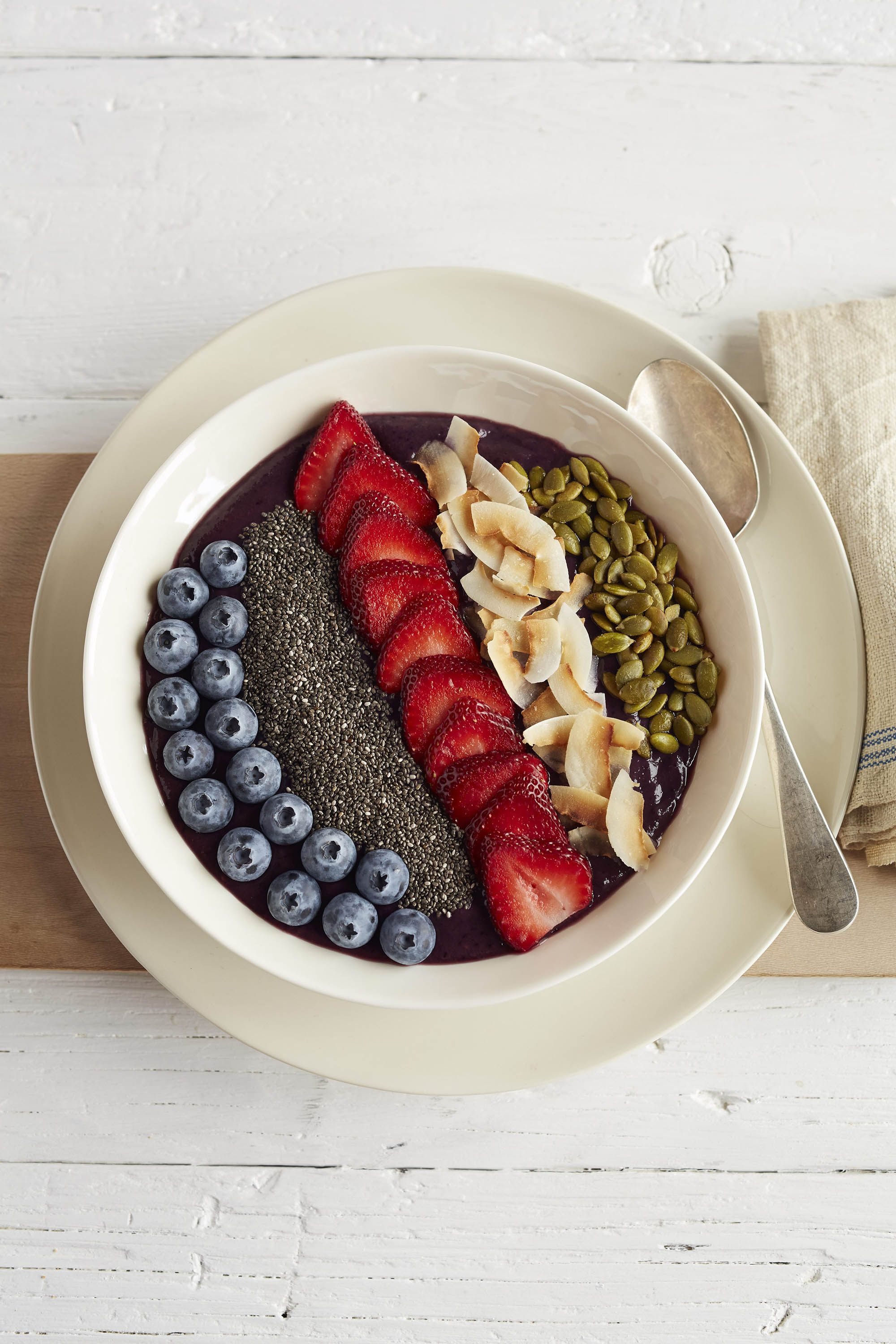 Blackberry & Chia Seed Smoothie Bowl