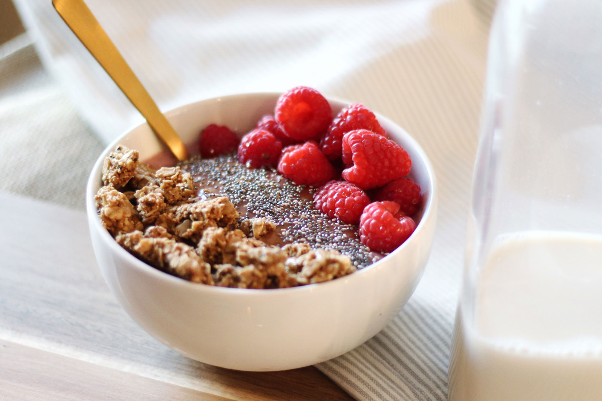 Raspberry smoothie bowl